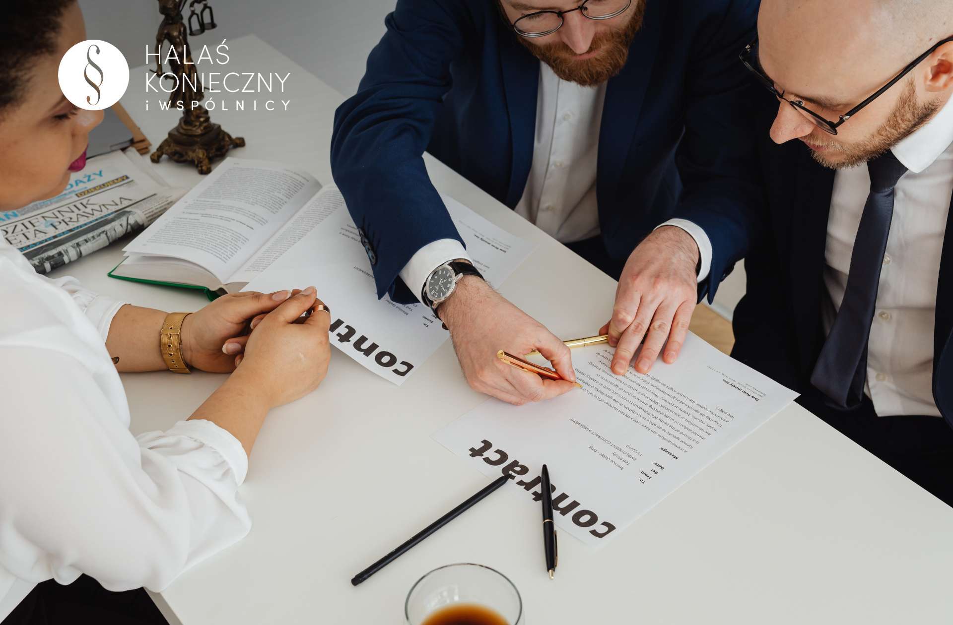 Spotkanie w kancelarii prawnej, analiza dokumentacji