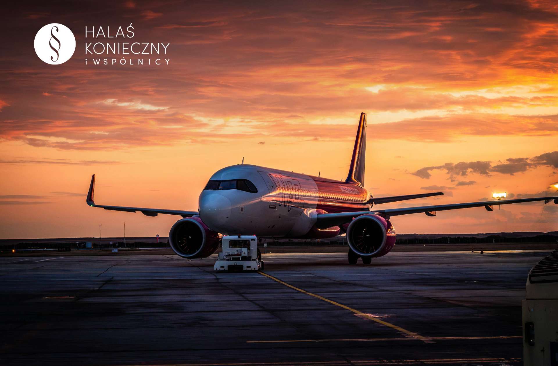 Samolot na pasie startowym