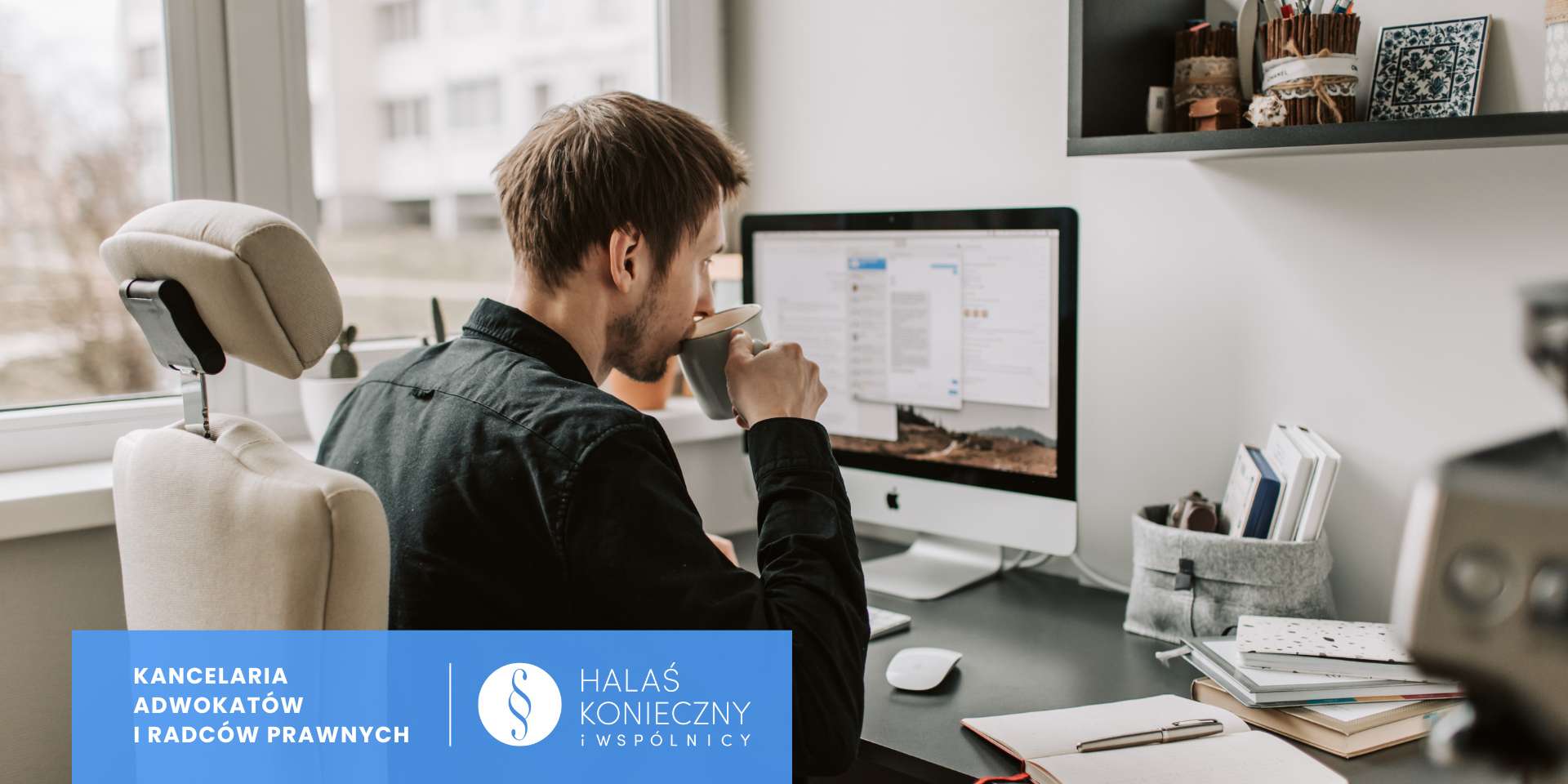 Osoba korzystająca z komputera